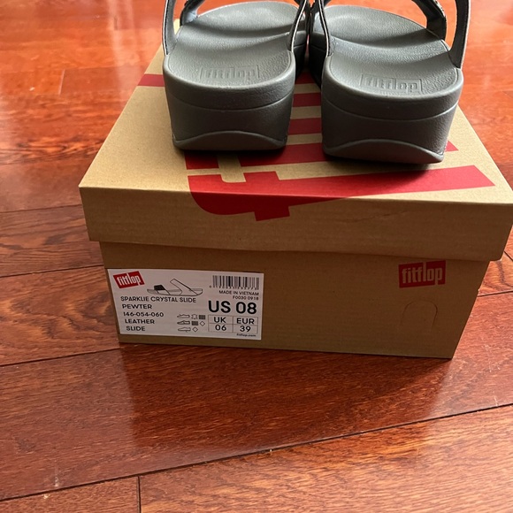 Beautiful sandals - Picture 2 of 3